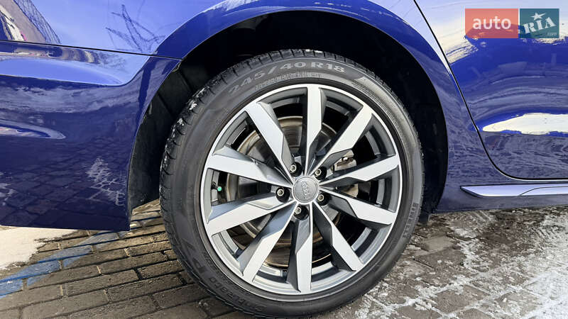 Седан Audi A4 2020 в Дніпрі