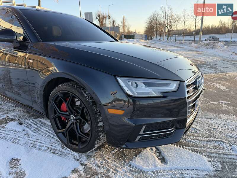 Седан Audi A4 2016 в Киеве