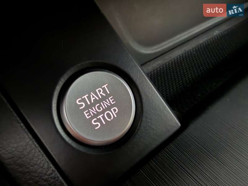 Седан Audi A4 2016 в Киеве