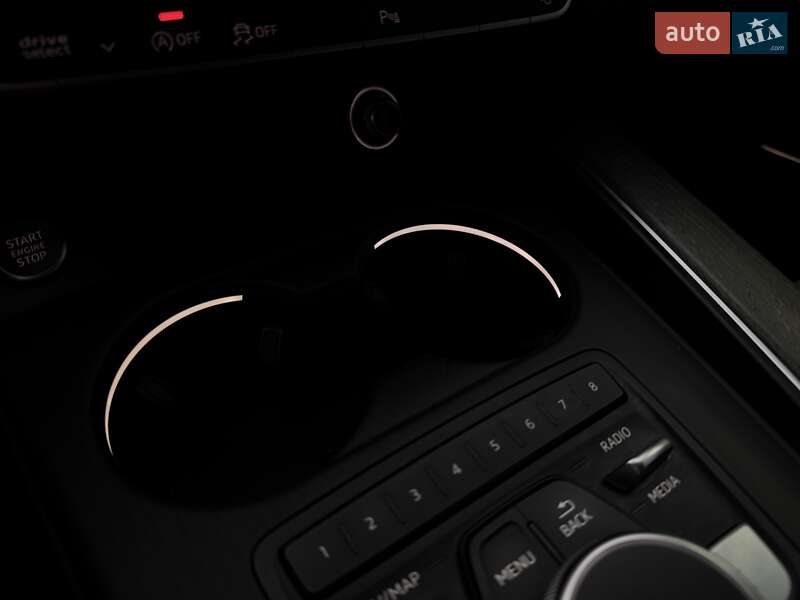 Седан Audi A4 2016 в Киеве