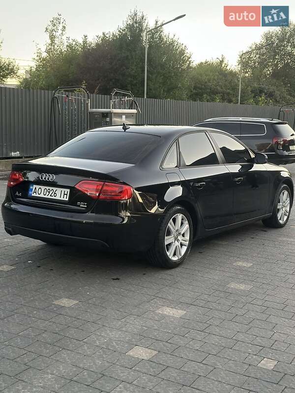 Седан Audi A4 2010 в Ужгороде