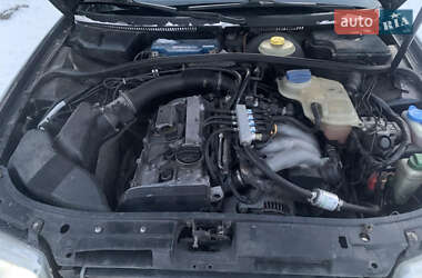 Седан Audi A4 1998 в Калиновке