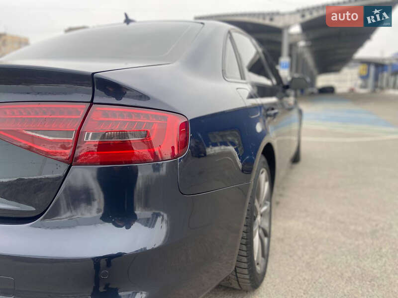 Седан Audi A4 2012 в Львові