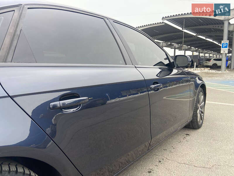 Седан Audi A4 2012 в Львові