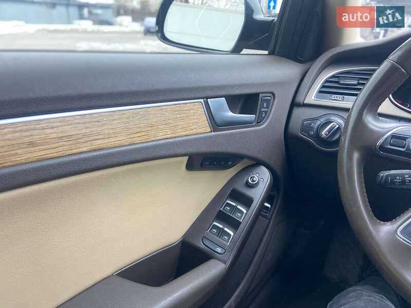 Седан Audi A4 2012 в Львові