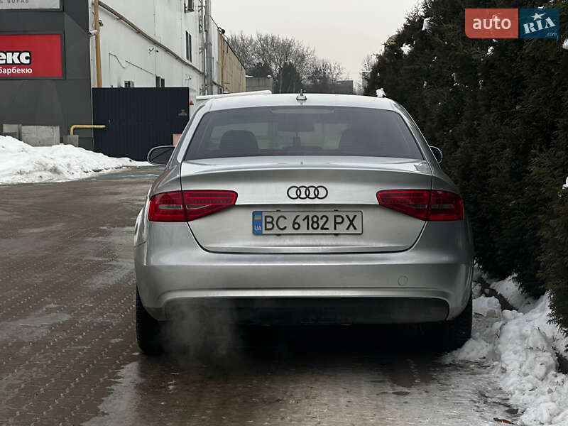 Седан Audi A4 2013 в Львове