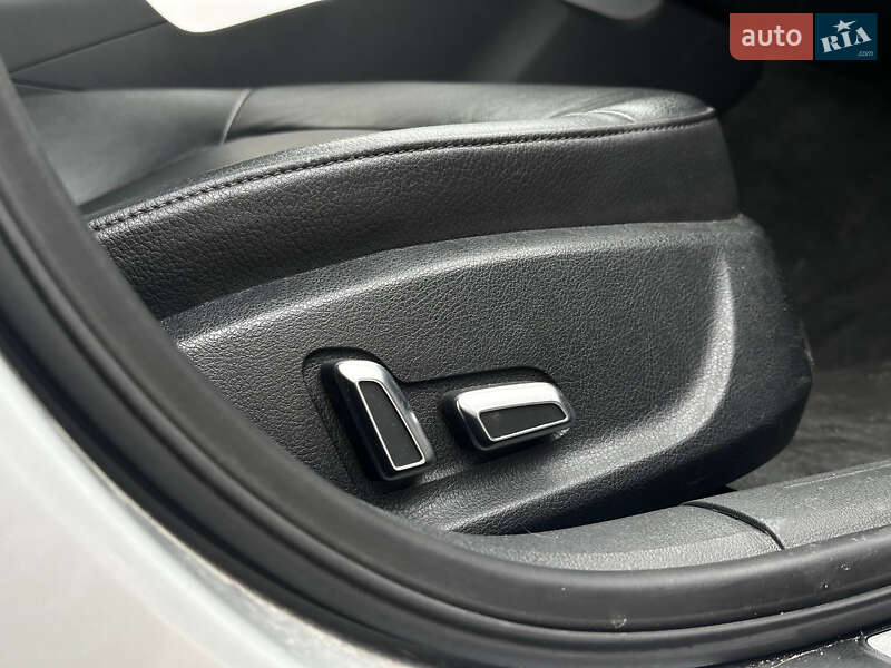Седан Audi A4 2013 в Львове