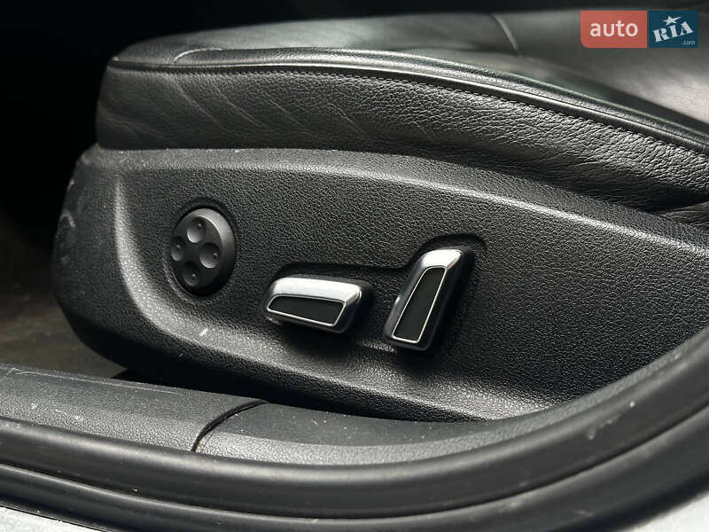 Седан Audi A4 2013 в Львове