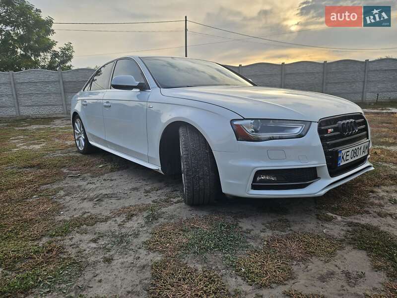 Седан Audi A4 2014 в Днепре