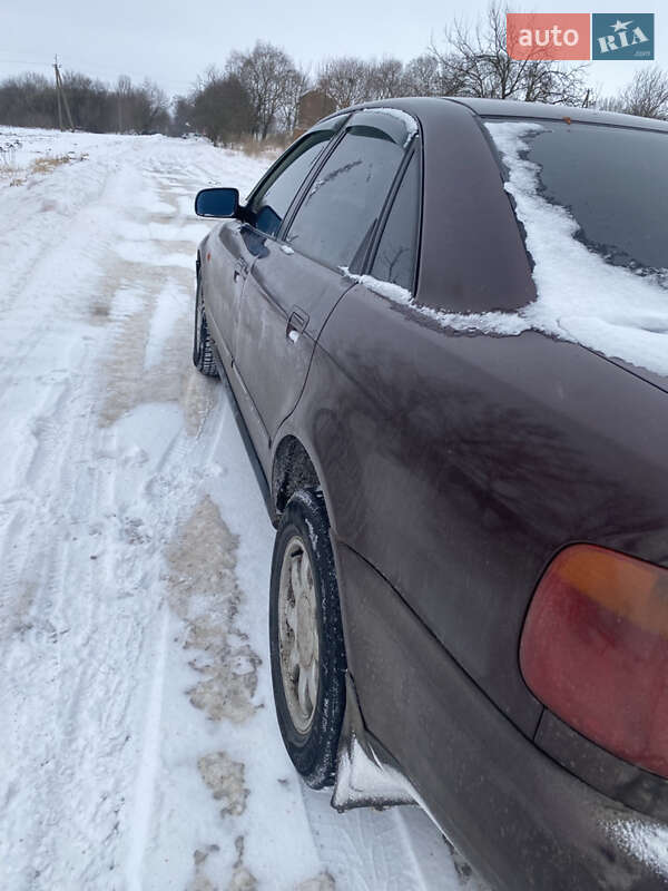 Седан Audi A4 1996 в Ровно