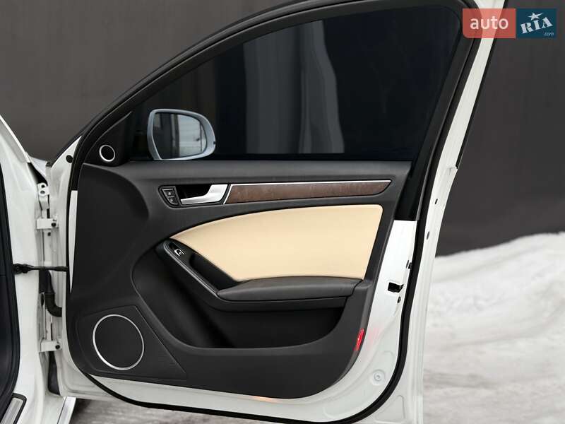 Седан Audi A4 2014 в Львові