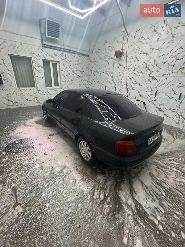 Седан Audi A4 1996 в Дергачах