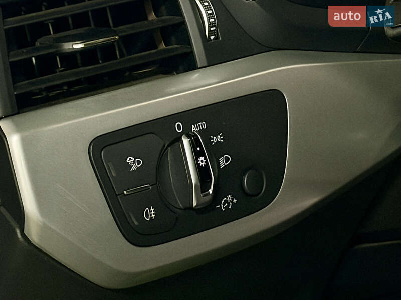 Универсал Audi A4 2017 в Киеве