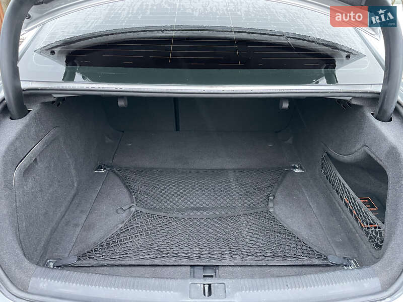 Седан Audi A4 2013 в Яворові