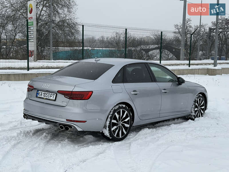 Седан Audi A4 2017 в Киеве
