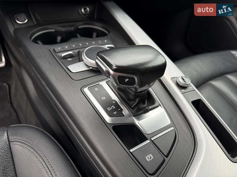 Седан Audi A4 2017 в Киеве
