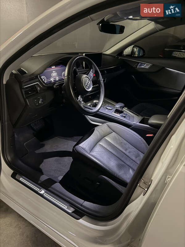 Седан Audi A4 2016 в Киеве