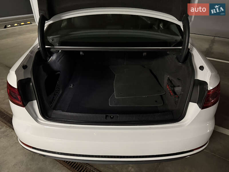 Седан Audi A4 2016 в Киеве