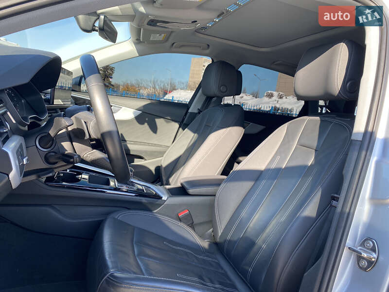 Седан Audi A4 2020 в Киеве