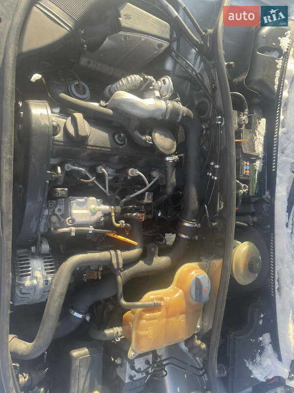 Седан Audi A4 1997 в Чернівцях