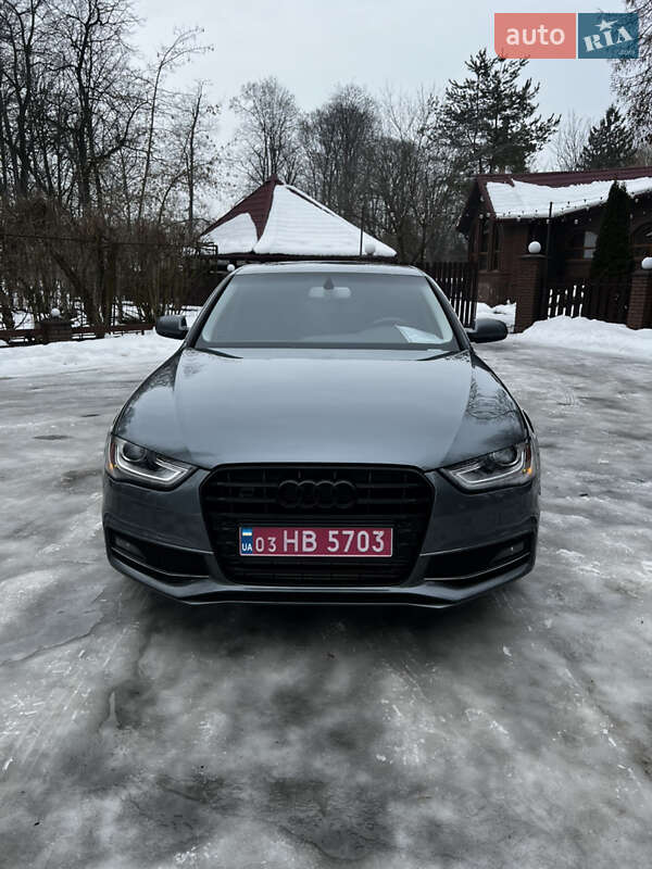 Седан Audi A4 2014 в Самборі