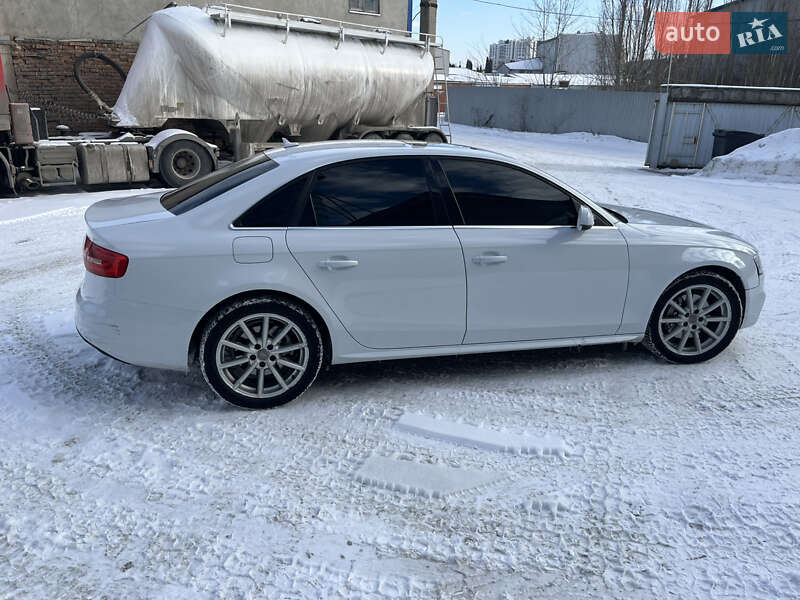 Седан Audi A4 2013 в Луцке