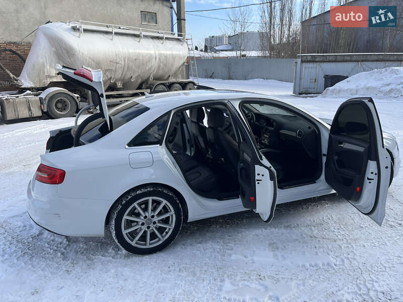Седан Audi A4 2013 в Луцке