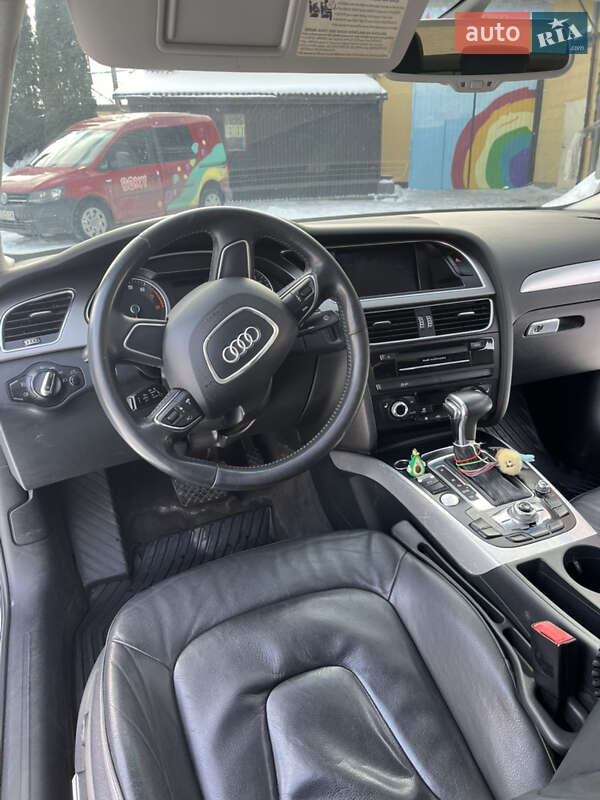 Седан Audi A4 2013 в Луцке