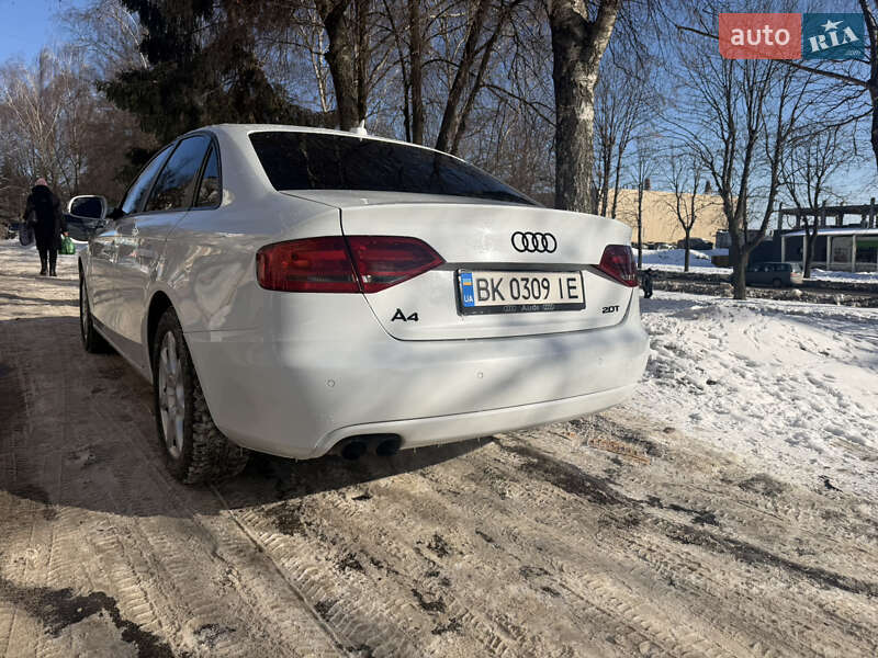 Седан Audi A4 2012 в Ровно