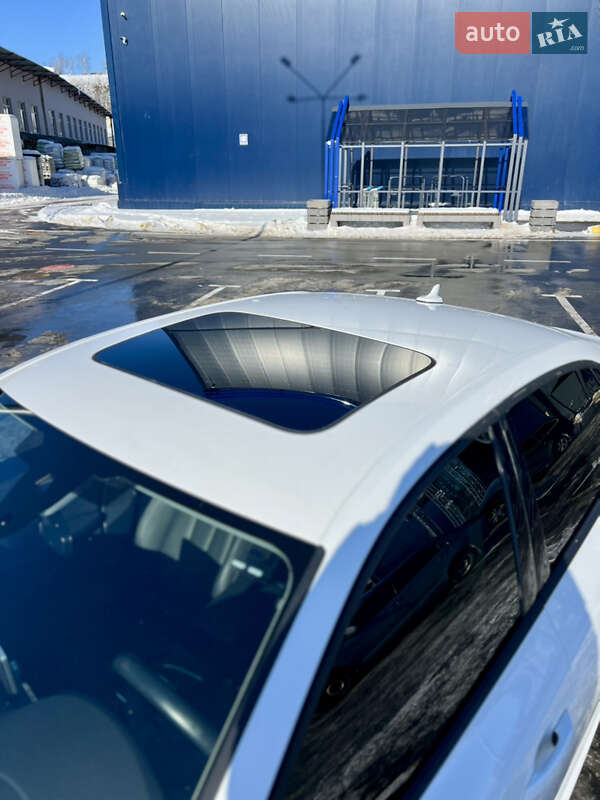 Седан Audi A4 2016 в Киеве