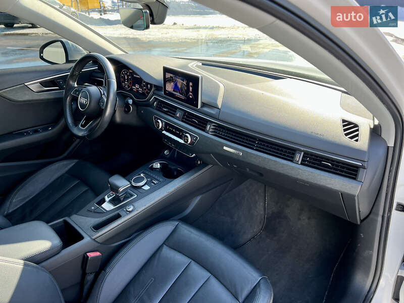 Седан Audi A4 2016 в Киеве
