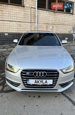 Седан Audi A4 2012 в Кривом Роге