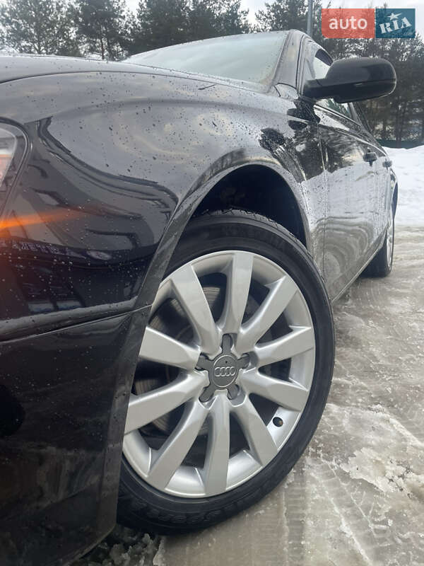 Седан Audi A4 2013 в Новояворівську