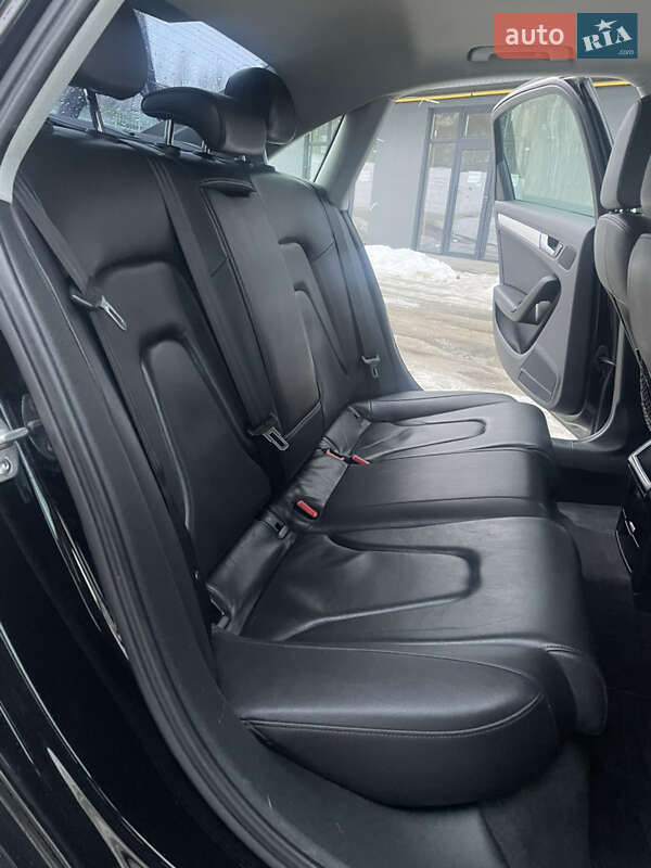 Седан Audi A4 2013 в Новояворівську