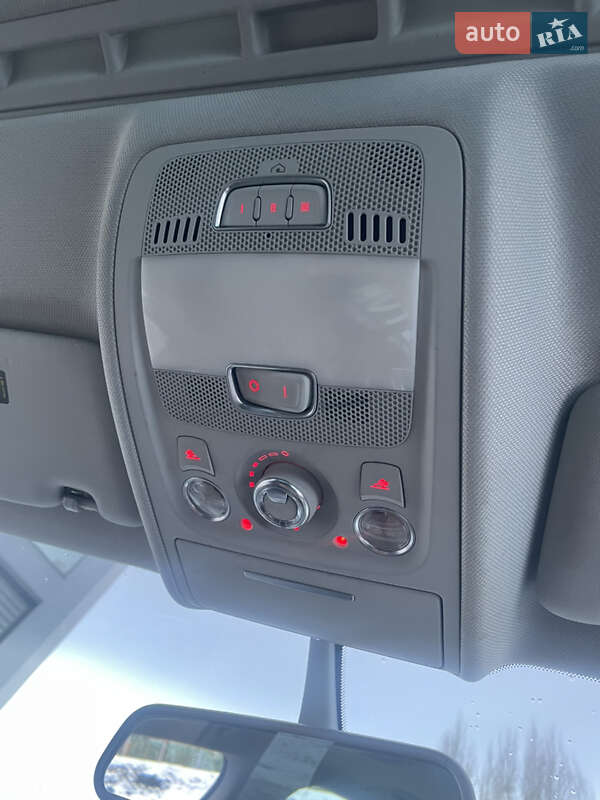 Седан Audi A4 2013 в Новояворівську