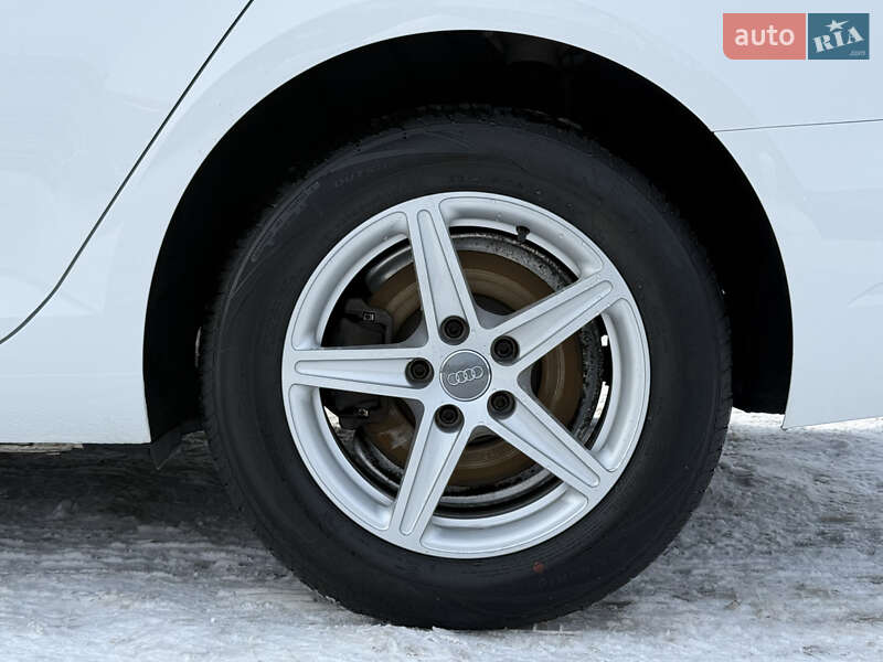 Универсал Audi A4 2017 в Луцке