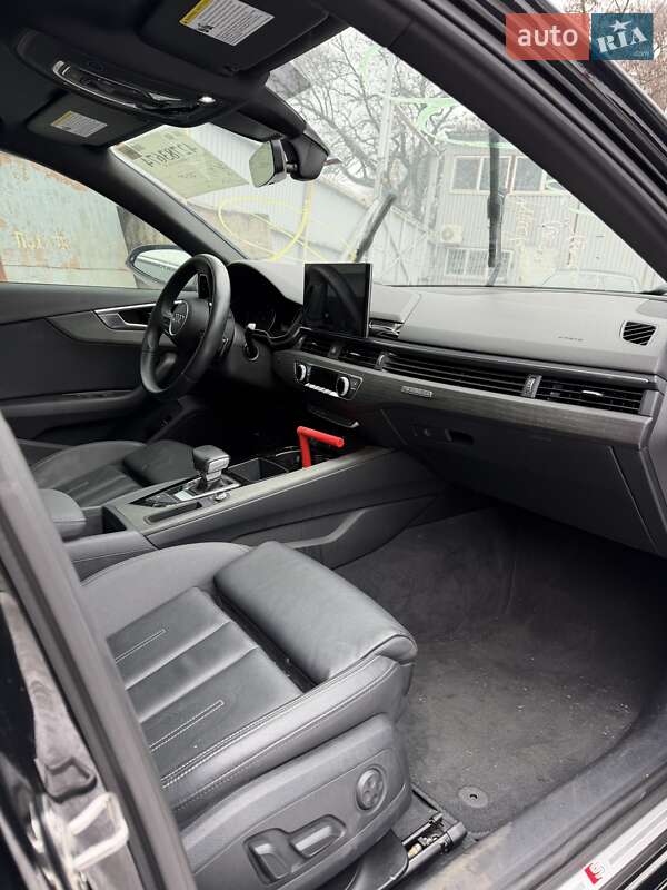 Седан Audi A4 2020 в Дніпрі