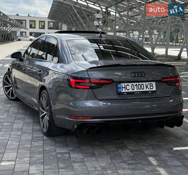 Седан Audi A4 2017 в Киеве