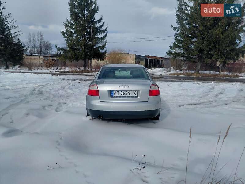 Седан Audi A4 2003 в Надворной
