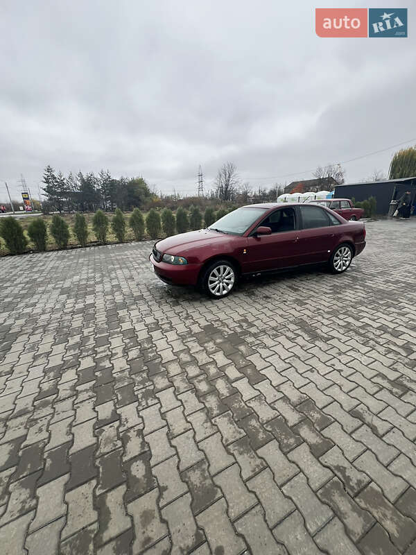 Седан Audi A4 1998 в Кельменцях