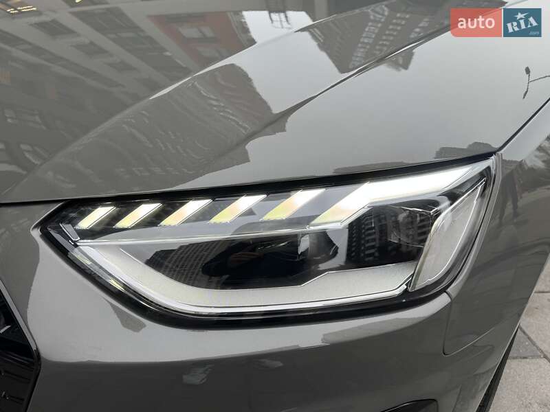 Седан Audi A4 2022 в Киеве