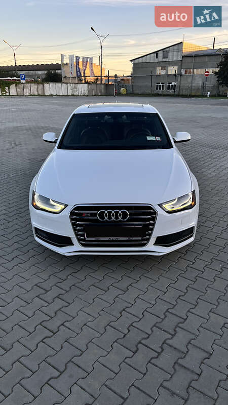 Седан Audi A4 2014 в Нововолинську