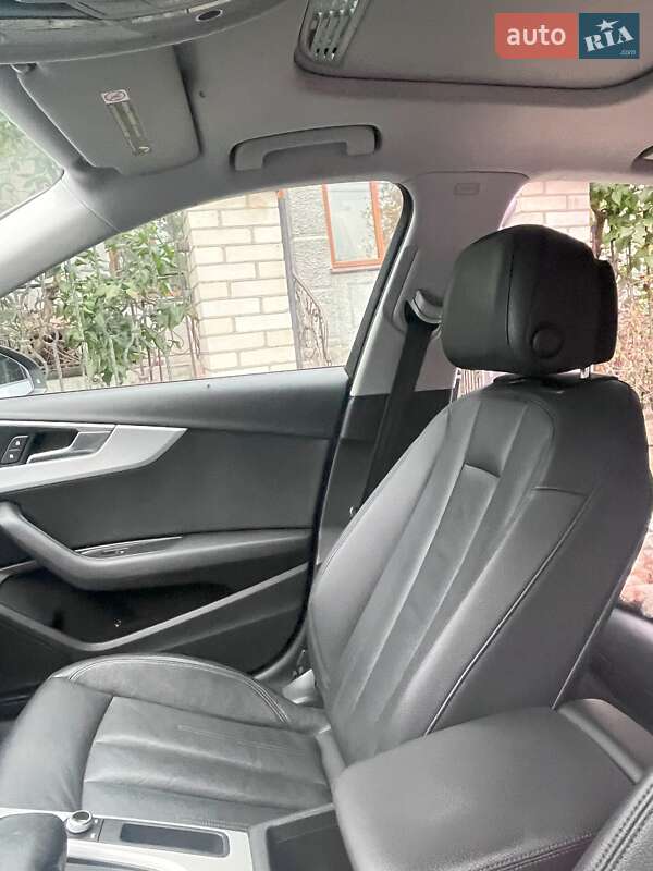 Седан Audi A4 2016 в Баре