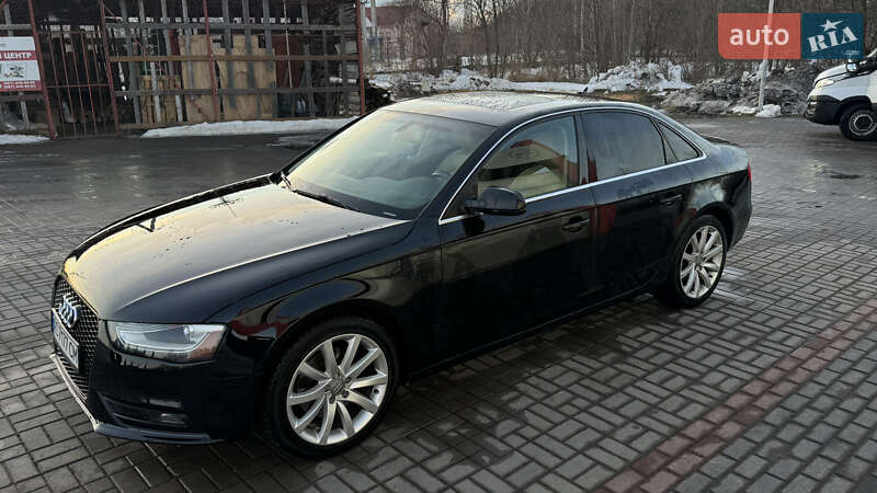 Седан Audi A4 2012 в Нововолынске
