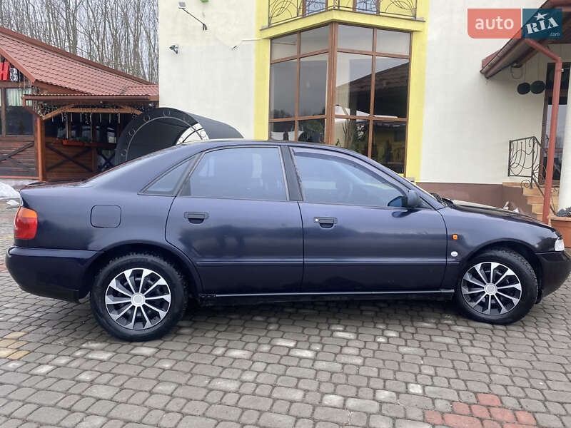 Седан Audi A4 1995 в Трускавці