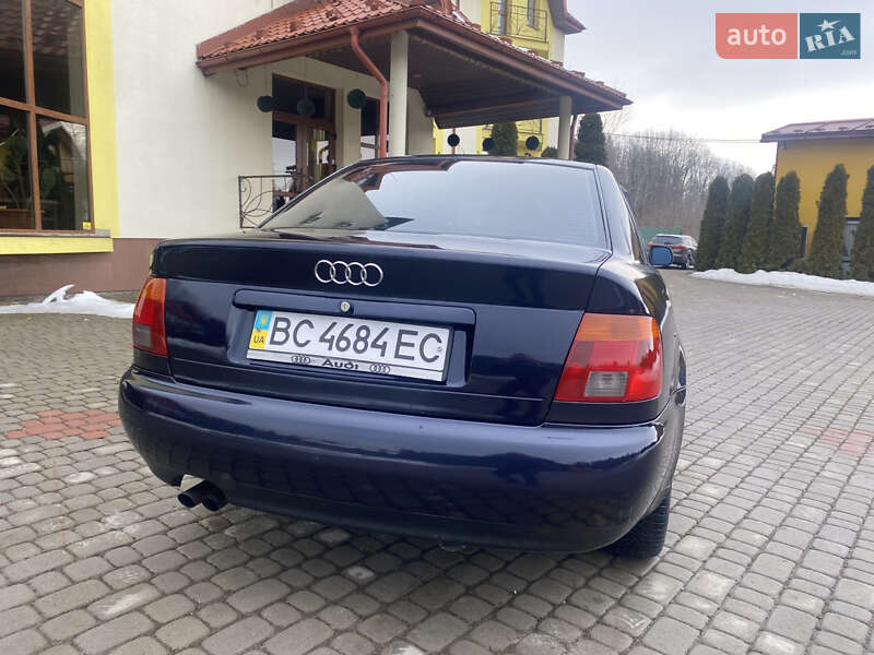 Седан Audi A4 1995 в Трускавці