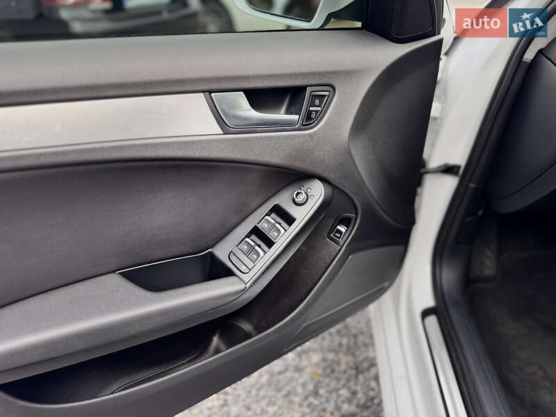 Седан Audi A4 2016 в Самборі