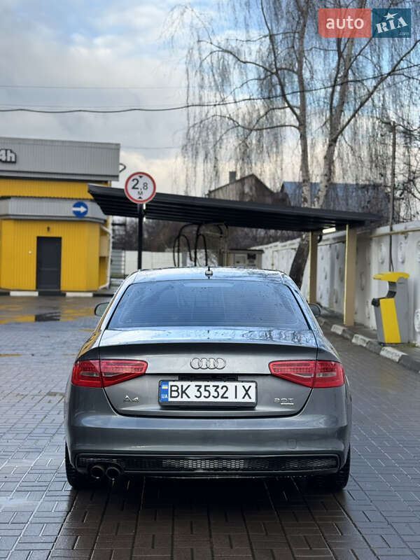 Седан Audi A4 2014 в Ровно