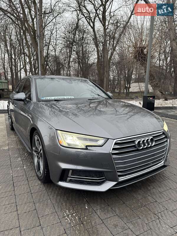 Седан Audi A4 2018 в Львове