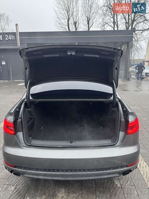 Седан Audi A4 2018 в Львове
